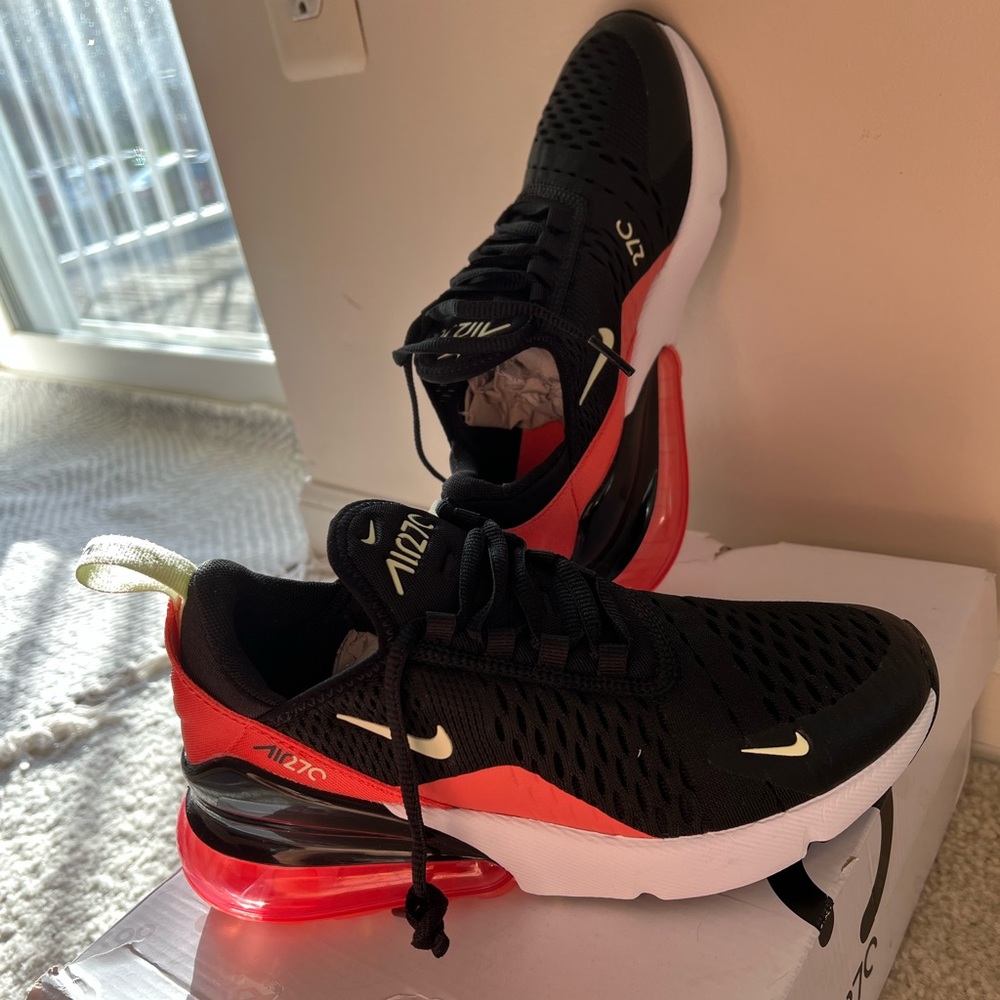 NWT Nike Air max 270